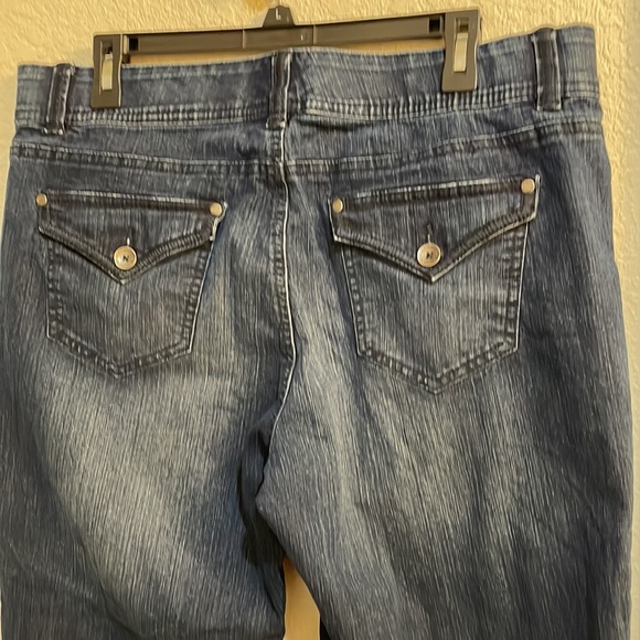 Bandolino Comfort Stretch Waistband Jeans  / Size 16 / Great Condition - Picture 3 of 7